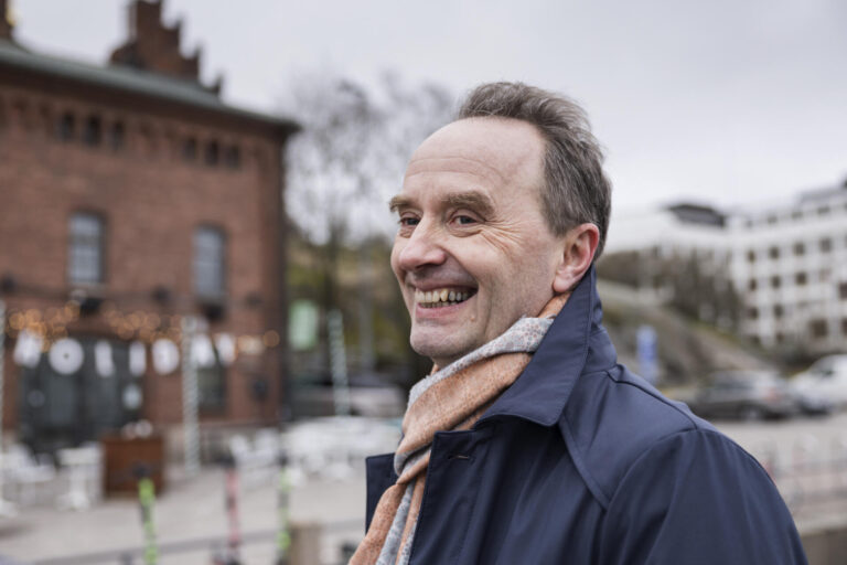 Lauri Pelkonen kuvattuna Helsingin Pohjoisrannassa.