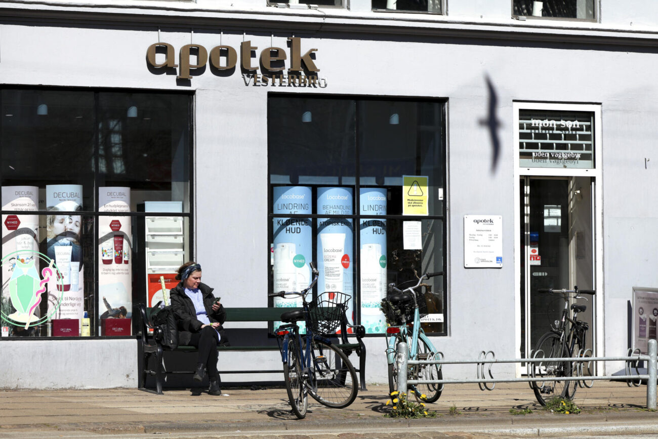 Ulkokuva apteekin edustalta Kööpenhaminasta.