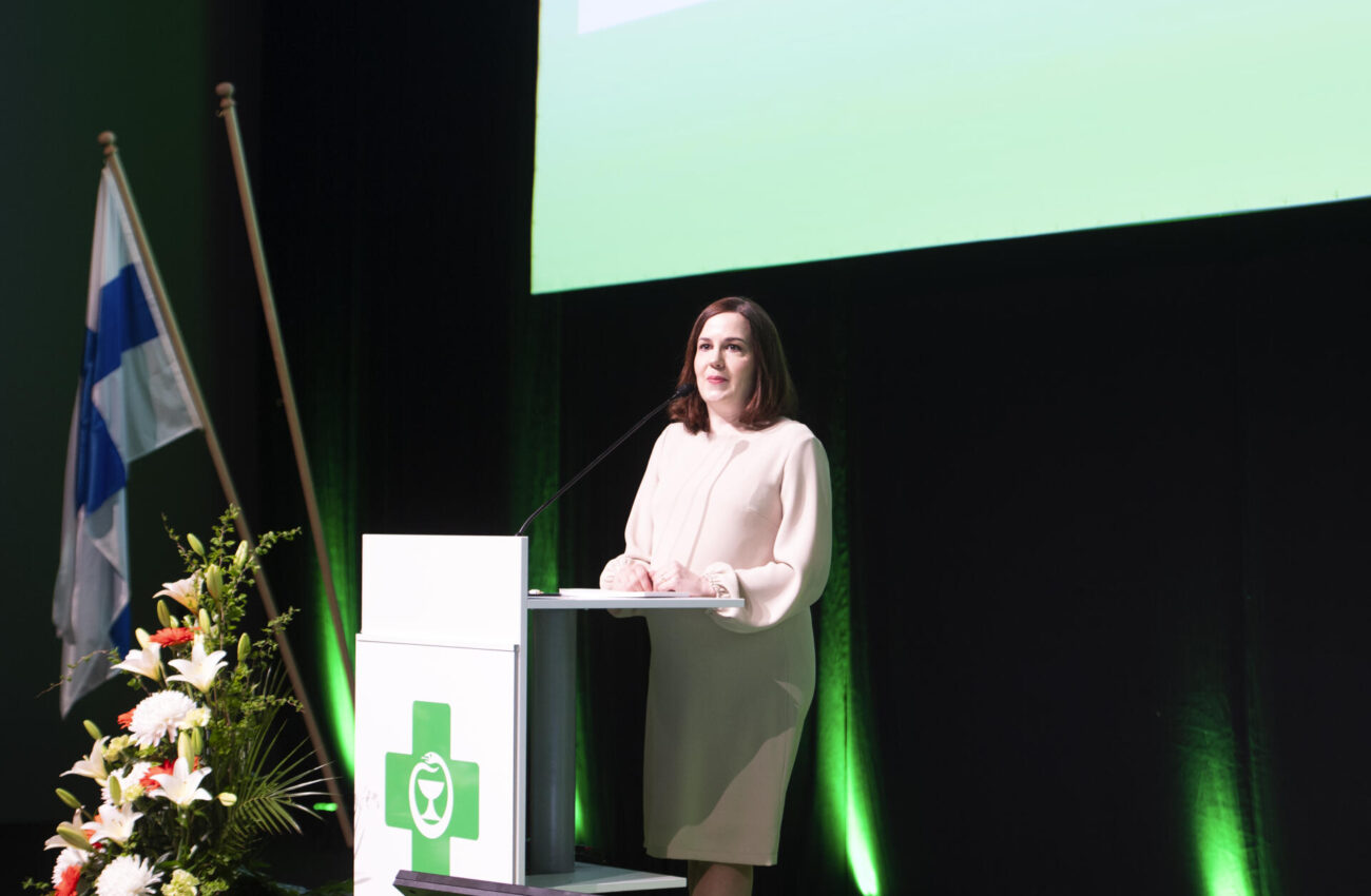 Ministeri Sanni Grahn-Laasonen puhumassa APTEEKKARI 2026 -tapahtumassa.