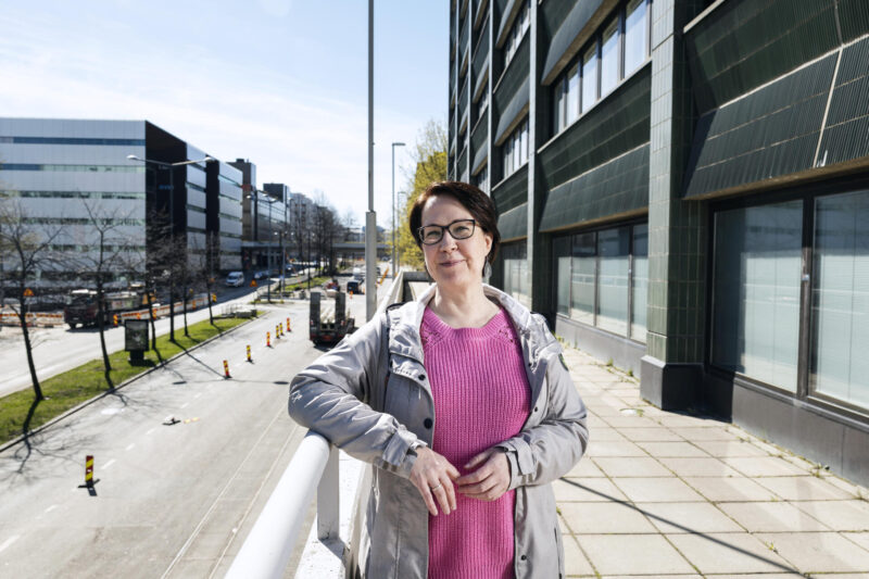 Maija Pirttijärvi kuvattuna Pasilassa.